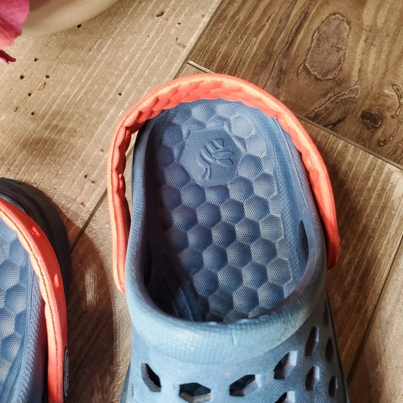 Joybees Blue and Red Toddler Boy Slip-On Clog Water Shoes Size 10/11 GUC - Picture 8 of 14